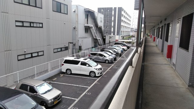 28/30 駐車場
