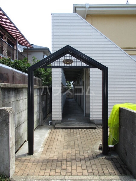 26/30 エントランス