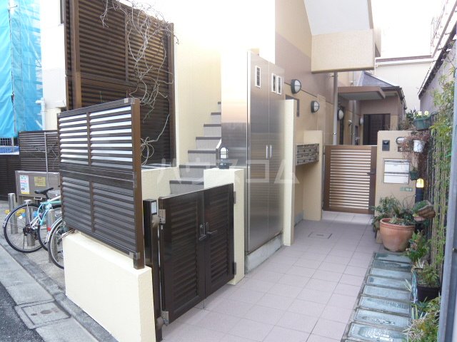 19/20 エントランス