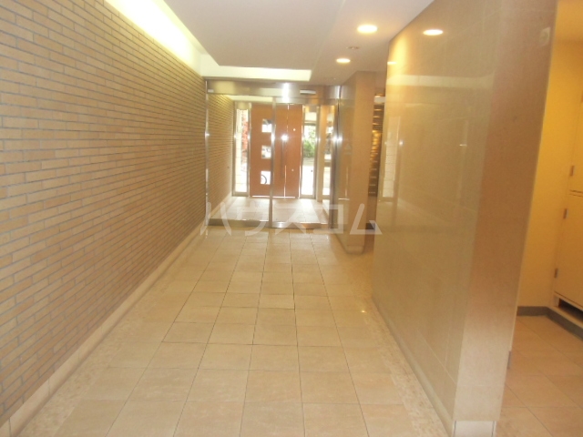 27/30 エントランス