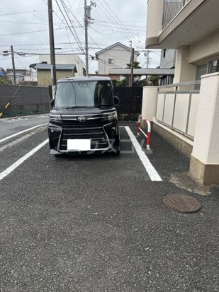 18/27 駐車場