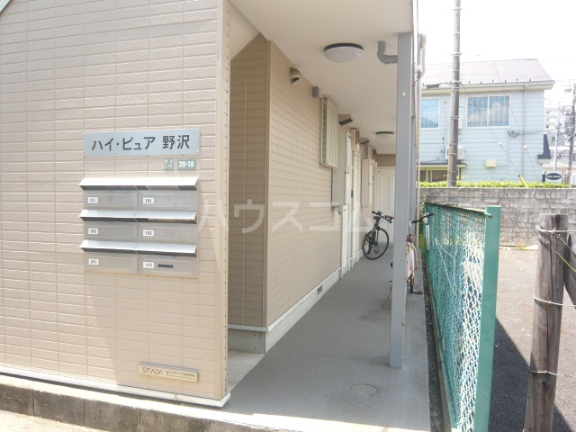 26/30 エントランス