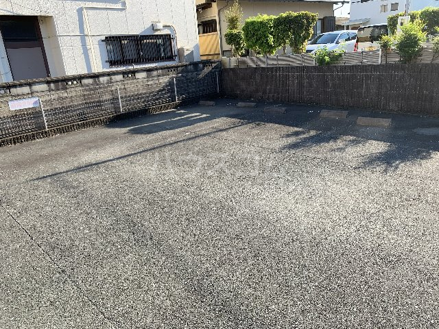 18/28 駐車場