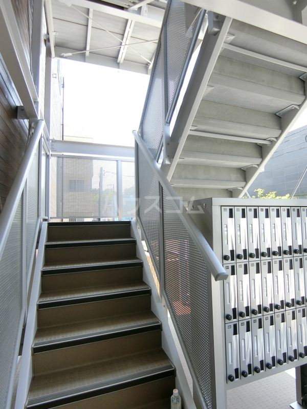 24/30 エントランス