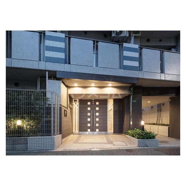 13/18 エントランス