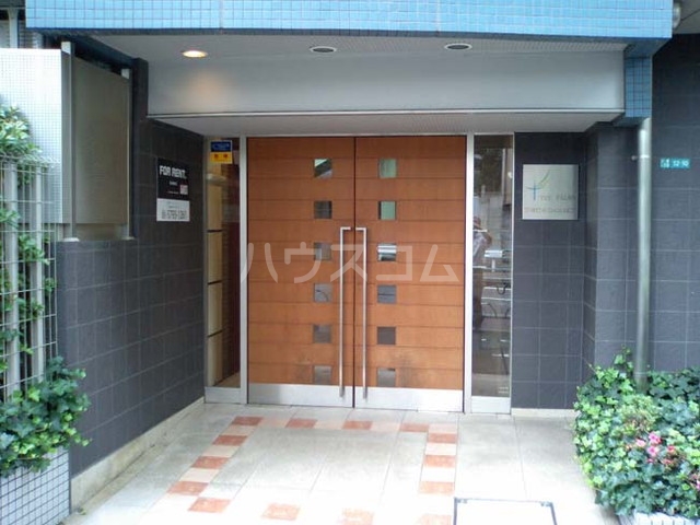 18/23 エントランス