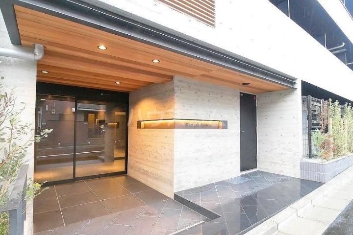 21/28 エントランス