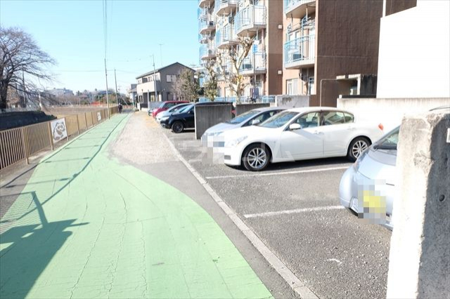 22/27 駐車場