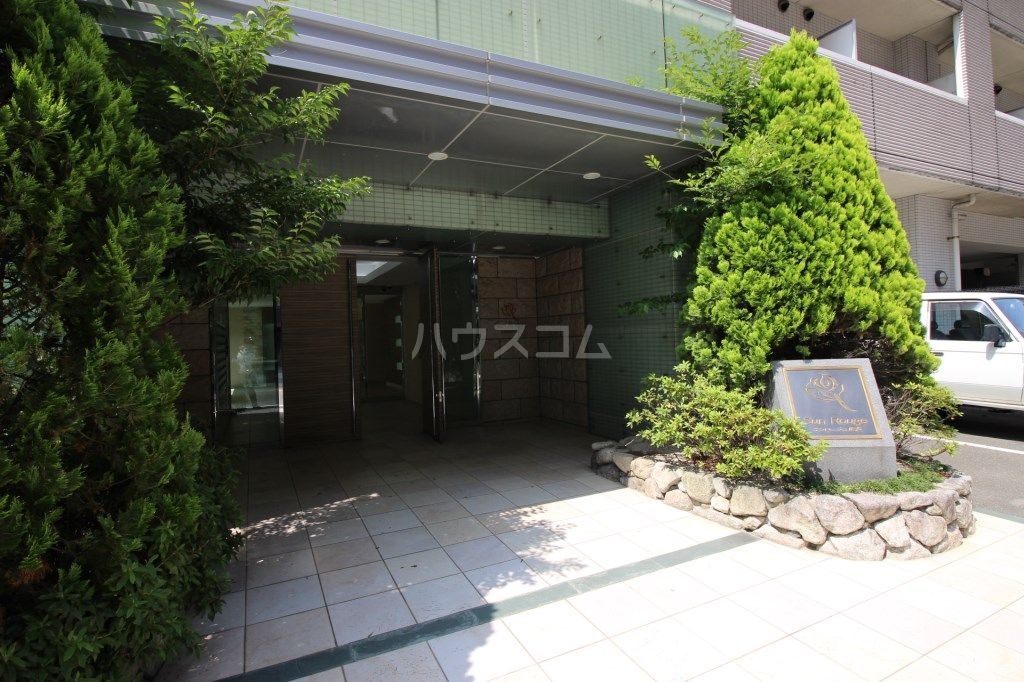 16/19 エントランス