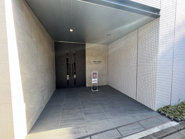 21/29 エントランス