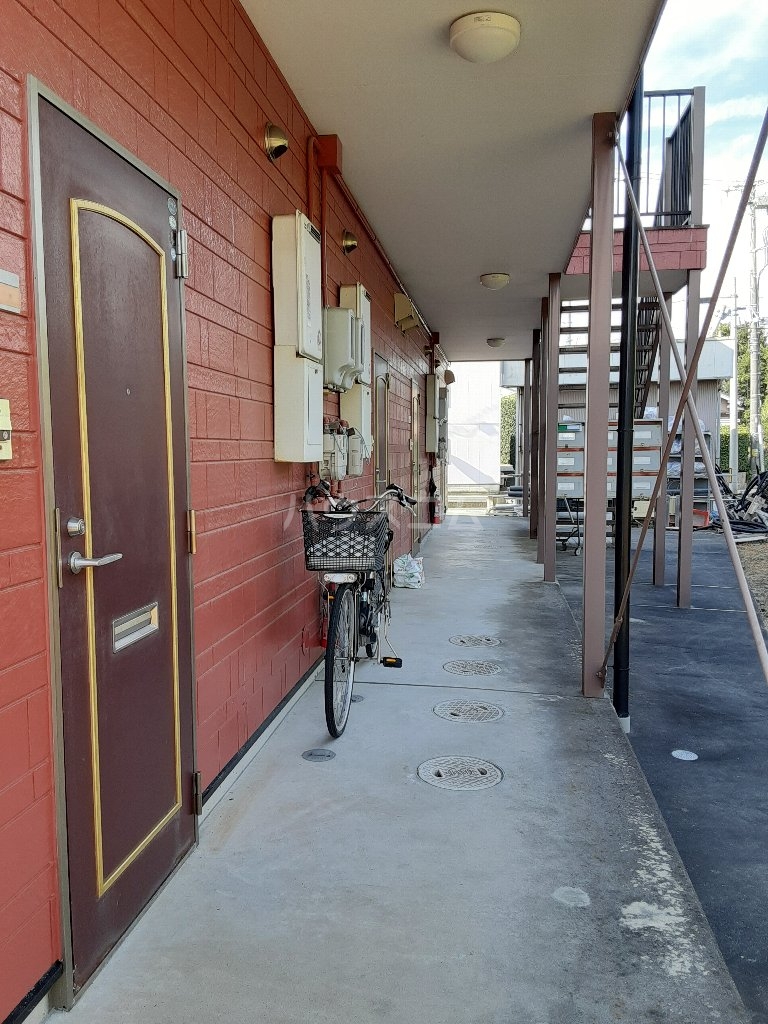 19/30 エントランス