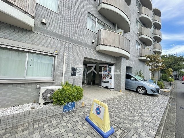 21/30 エントランス