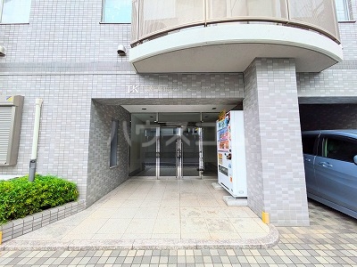 21/30 エントランス