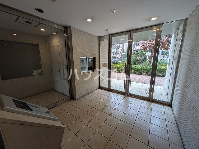 22/30 エントランス