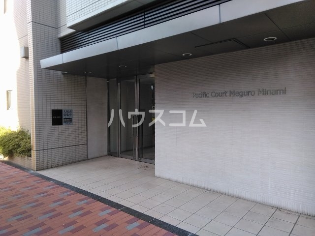 23/30 エントランス