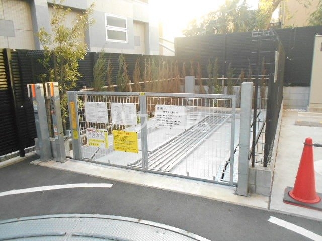 22/27 駐車場
