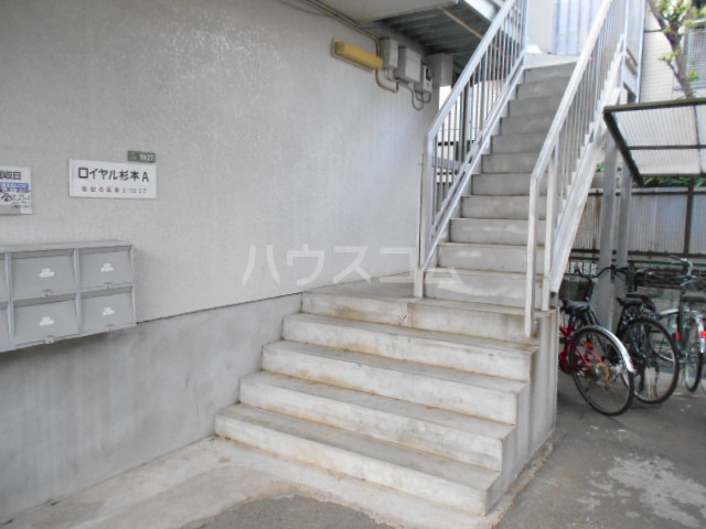 21/30 エントランス