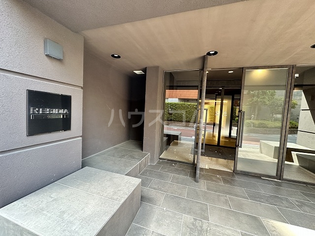 21/30 エントランス