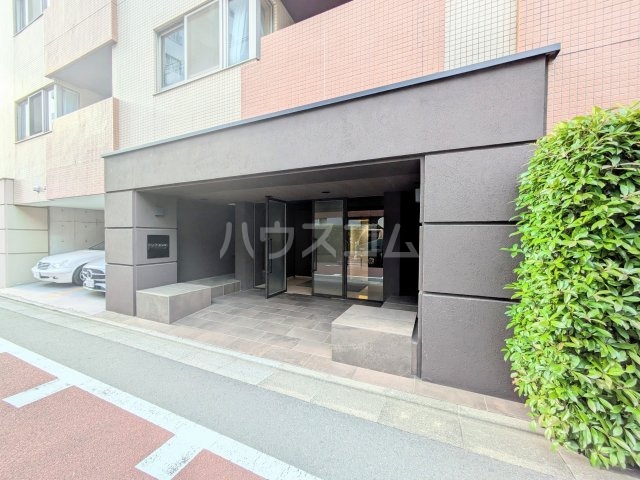 21/30 エントランス