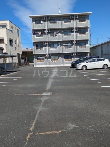 23/30 駐車場