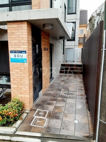 26/30 エントランス