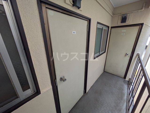 13/19 エントランス