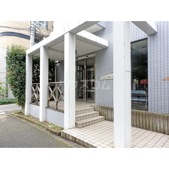 16/20 エントランス