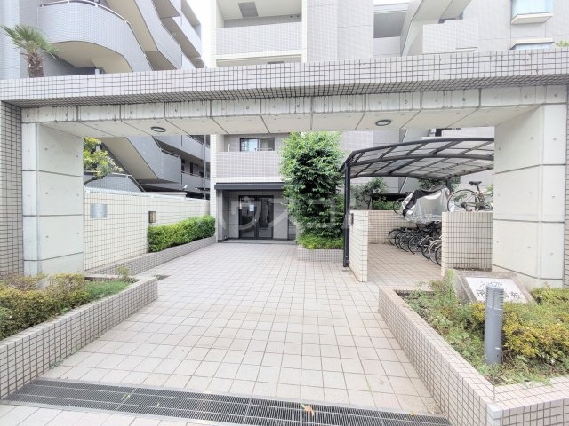 21/28 エントランス