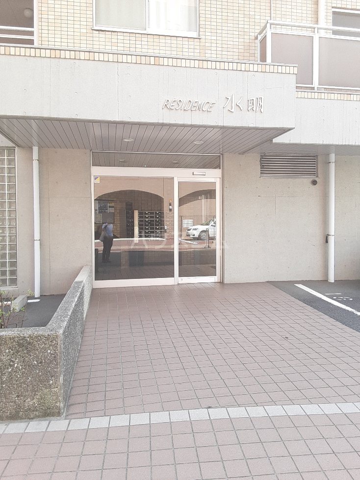 26/30 エントランス