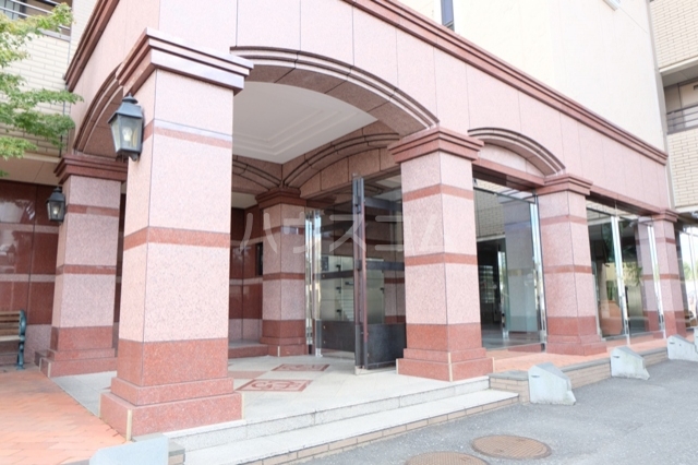 21/30 エントランス