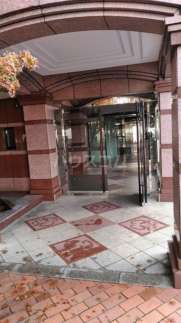 27/30 エントランス