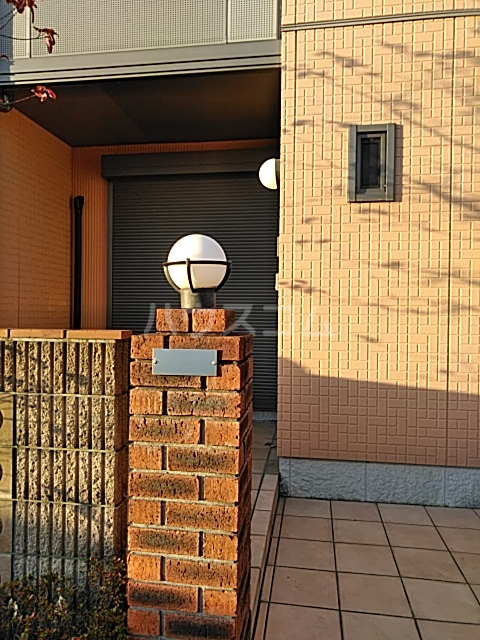 23/30 エントランス