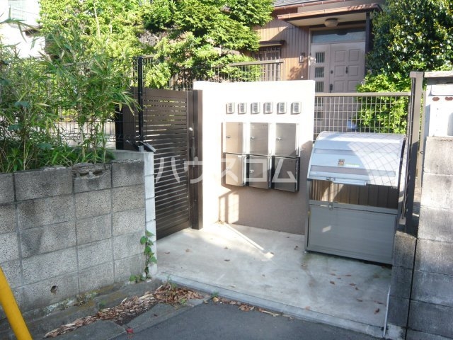 21/30 エントランス