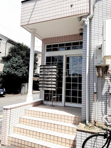 27/30 エントランス