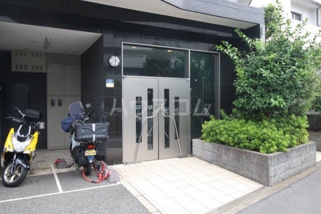 21/30 エントランス