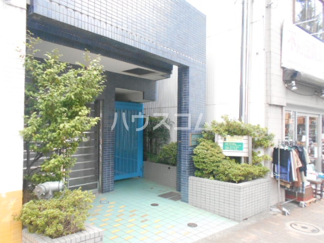 26/30 エントランス