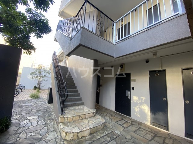 24/30 エントランス