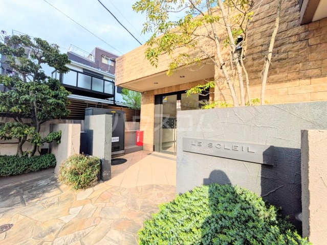 21/29 エントランス