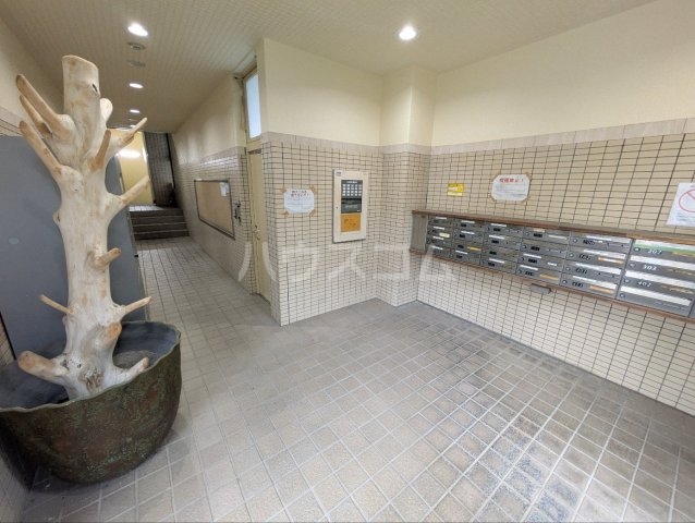 26/30 エントランス