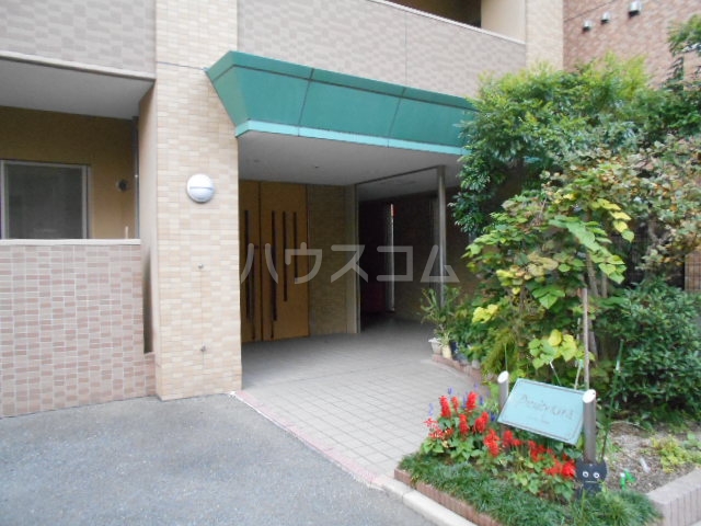 19/27 エントランス