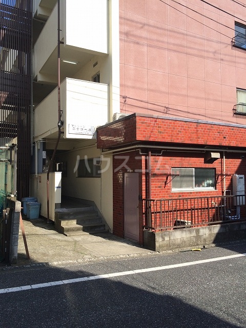 19/30 エントランス