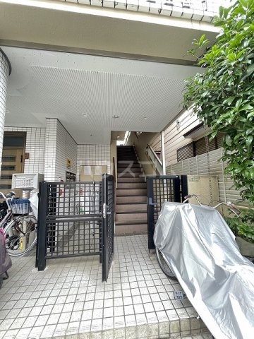 25/30 エントランス