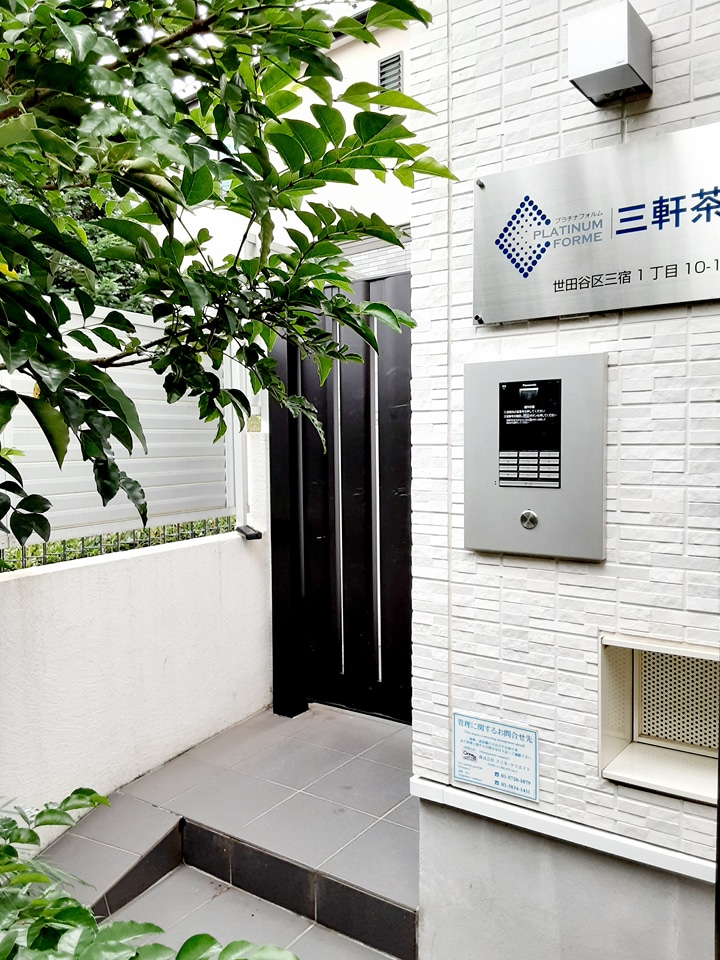 28/30 エントランス