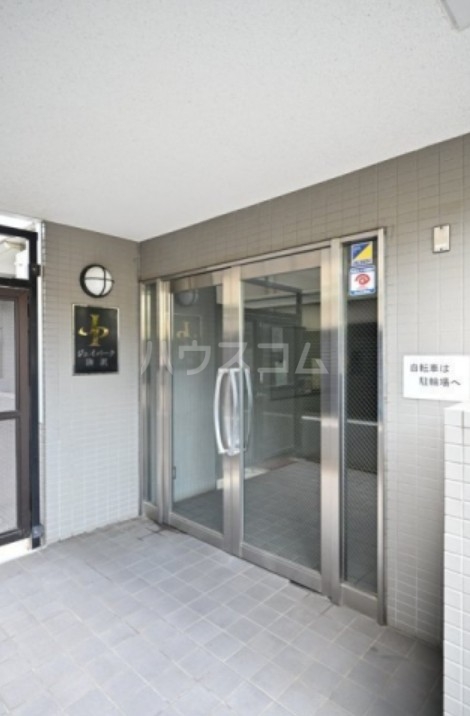 18/28 エントランス