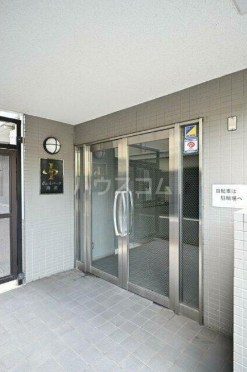 21/30 エントランス