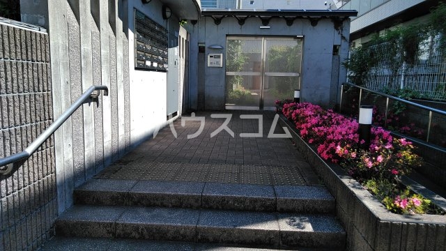 28/30 エントランス
