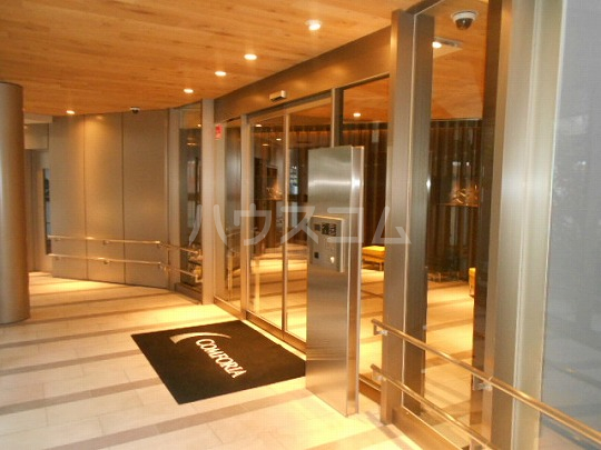 21/30 エントランス