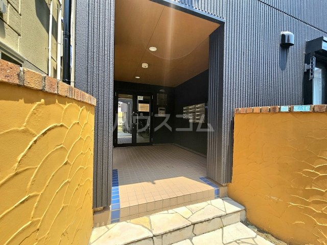 21/25 エントランス