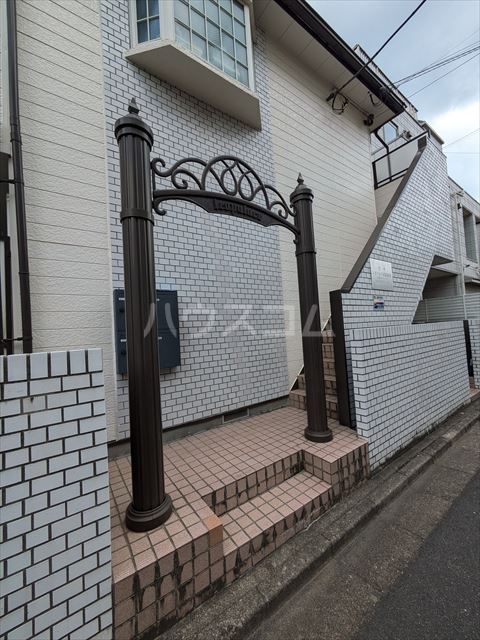 20/23 エントランス