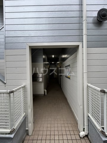 23/29 エントランス